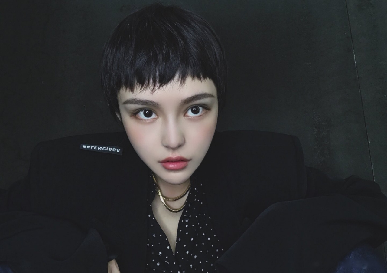 短发的周扬青,太帅了～,你们喜欢长发的她,还是短发的她呢,我比较喜欢