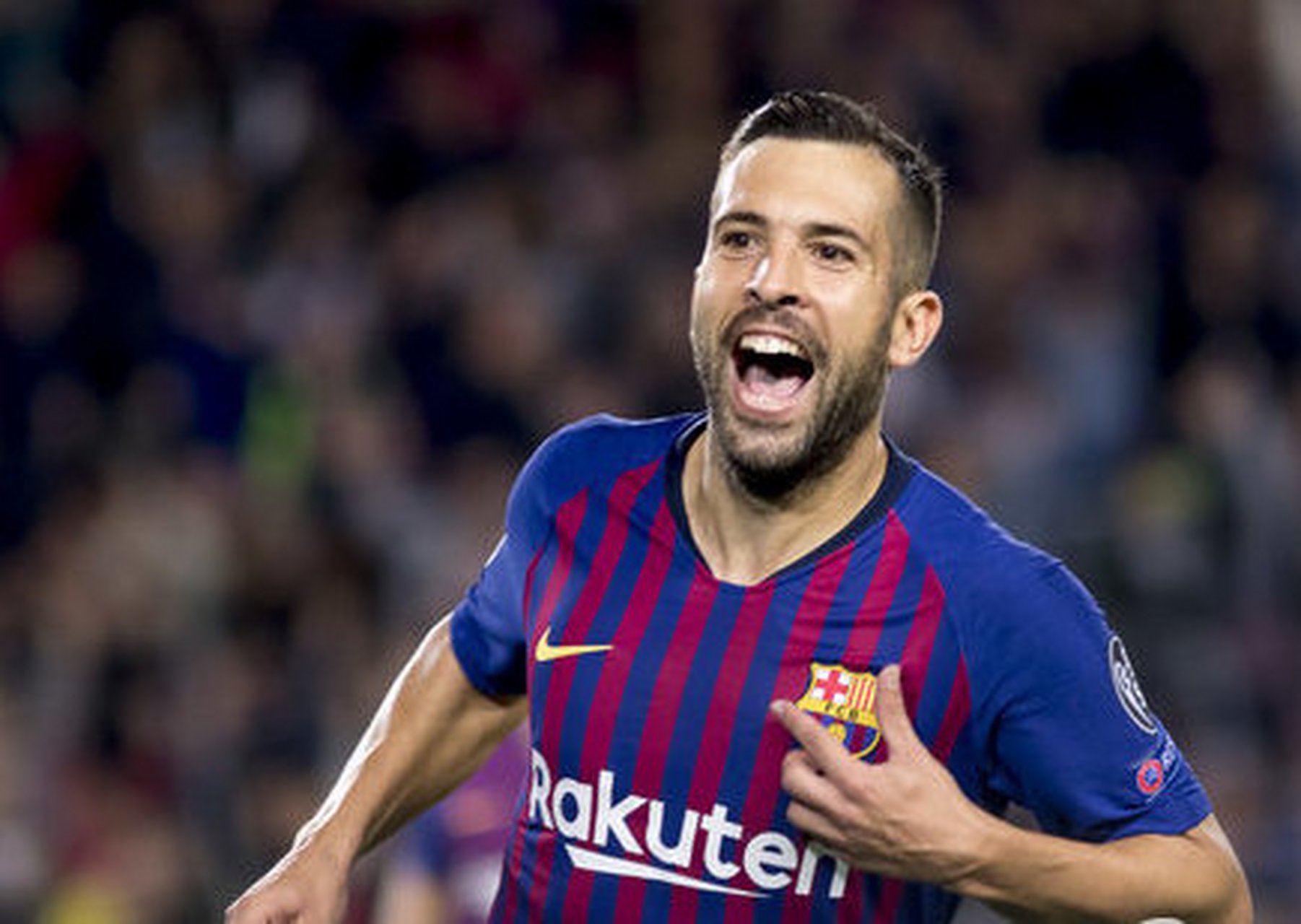 《世体》称,巴萨之前向阿尔巴提出一份续约三年的合同,然而,只有三年