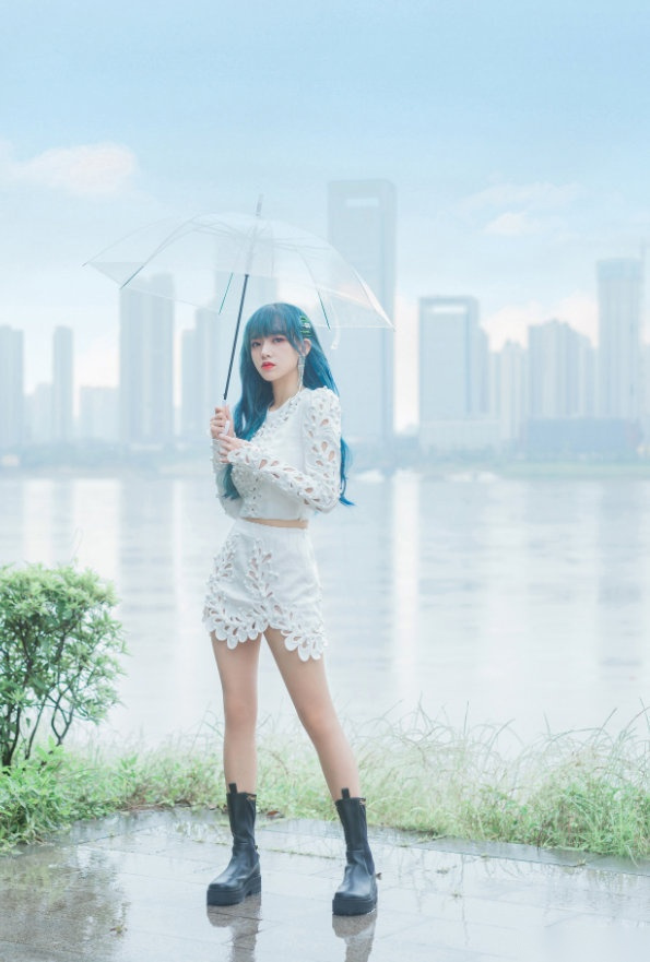 程潇这个"鱿鱼坐姿"绝了!双腿直接卷在一起!