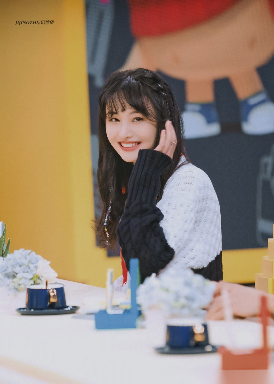 郑爽彩绳编发# 郑爽双马尾编发造型合集 小爽是仙女吧,双马尾造型太