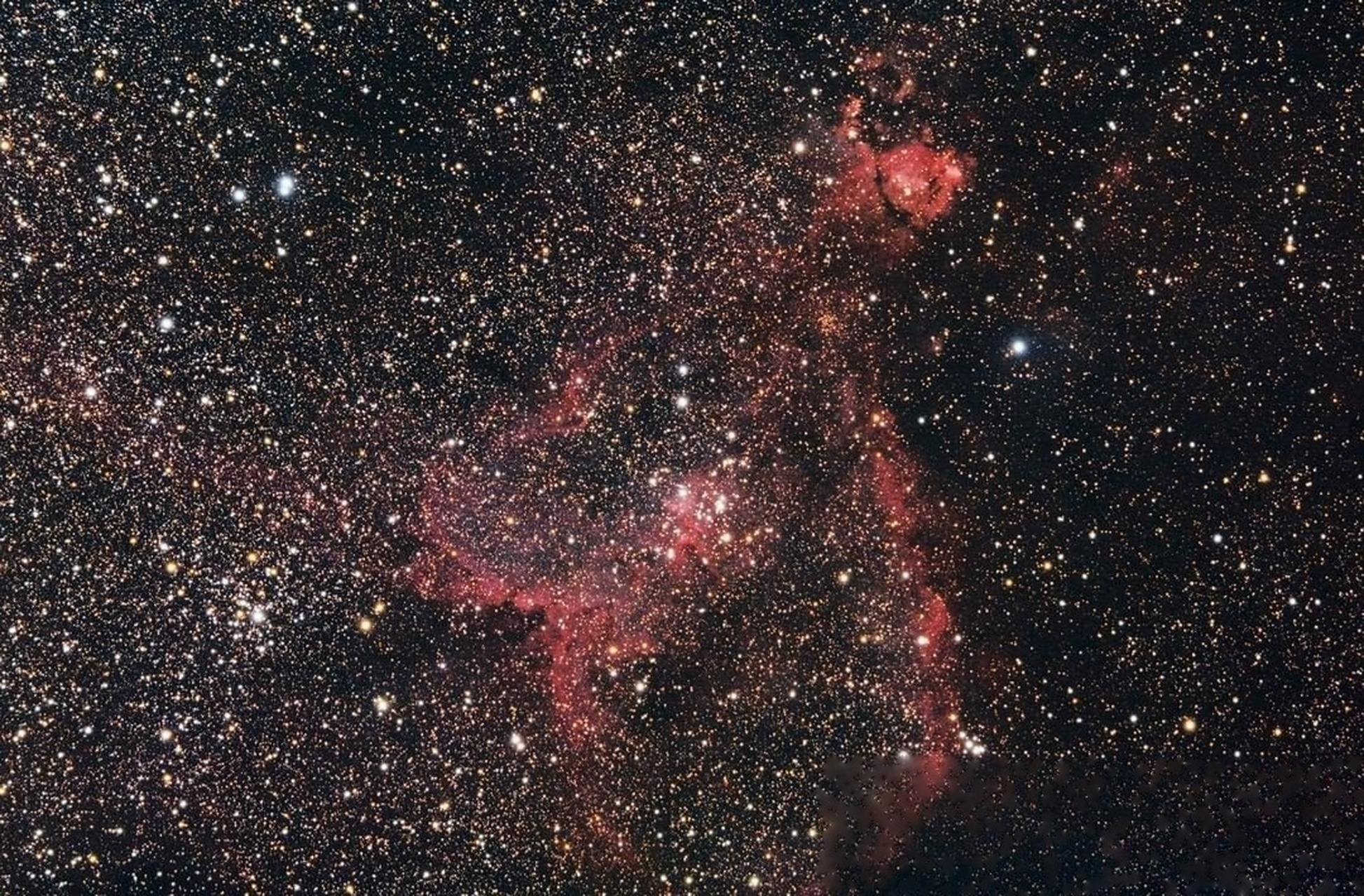 心脏星云,或称为心状星云,即 ic 1805,sh2-190,是一个距离地球约7500