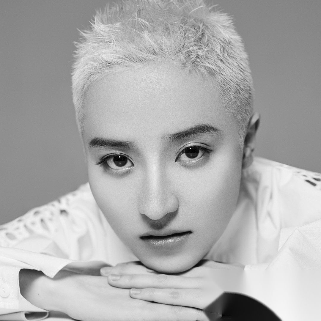 我记得几年前在网上突然看到一篇14岁初二学生张咏言写的《愿你》