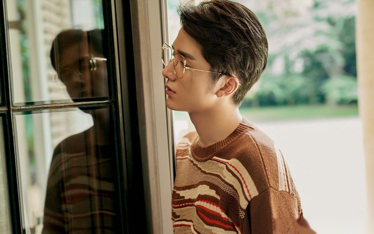 少年面对热爱事物时,眼里散发着的光芒从容且狂热,放