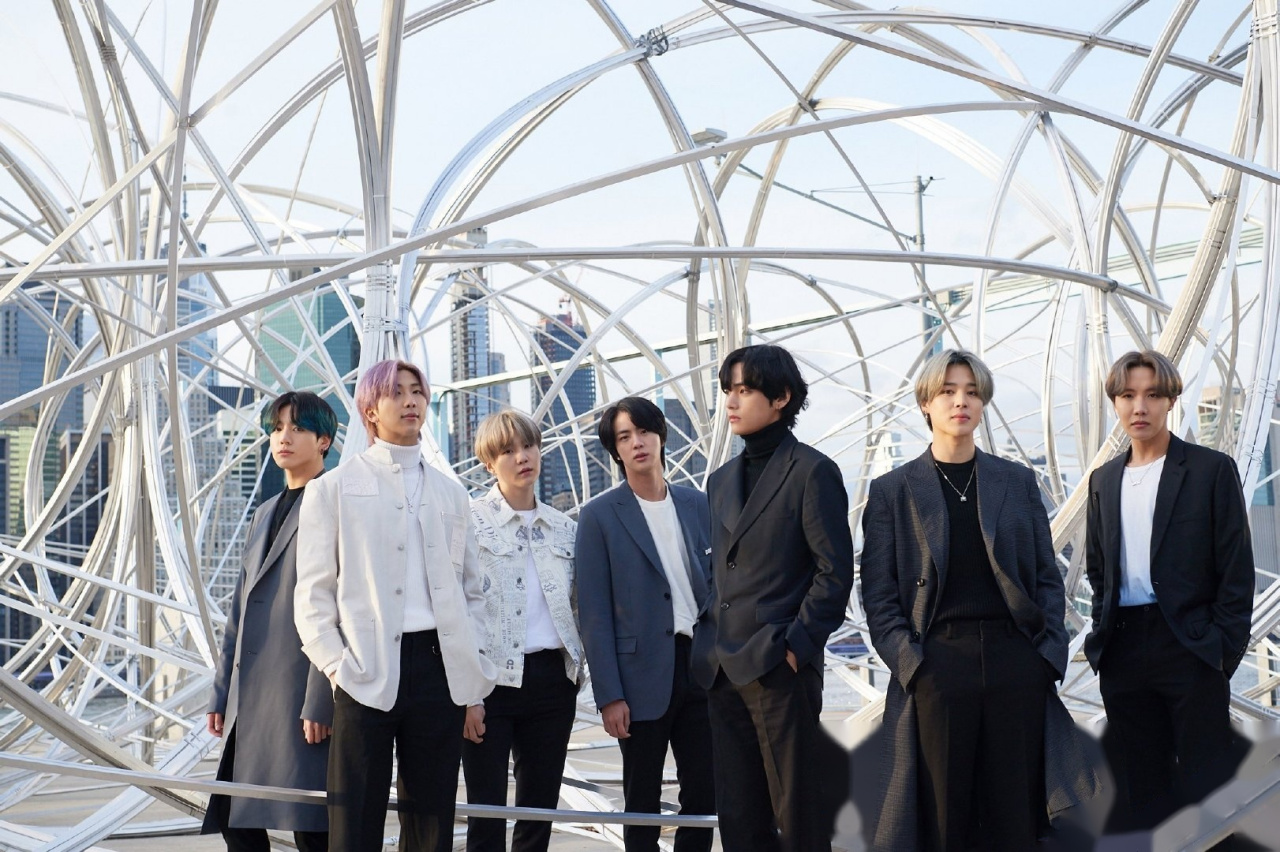 今日,防弹少年团新造型释出,独具设计感与艺术感,帅哥们的今日惊喜你