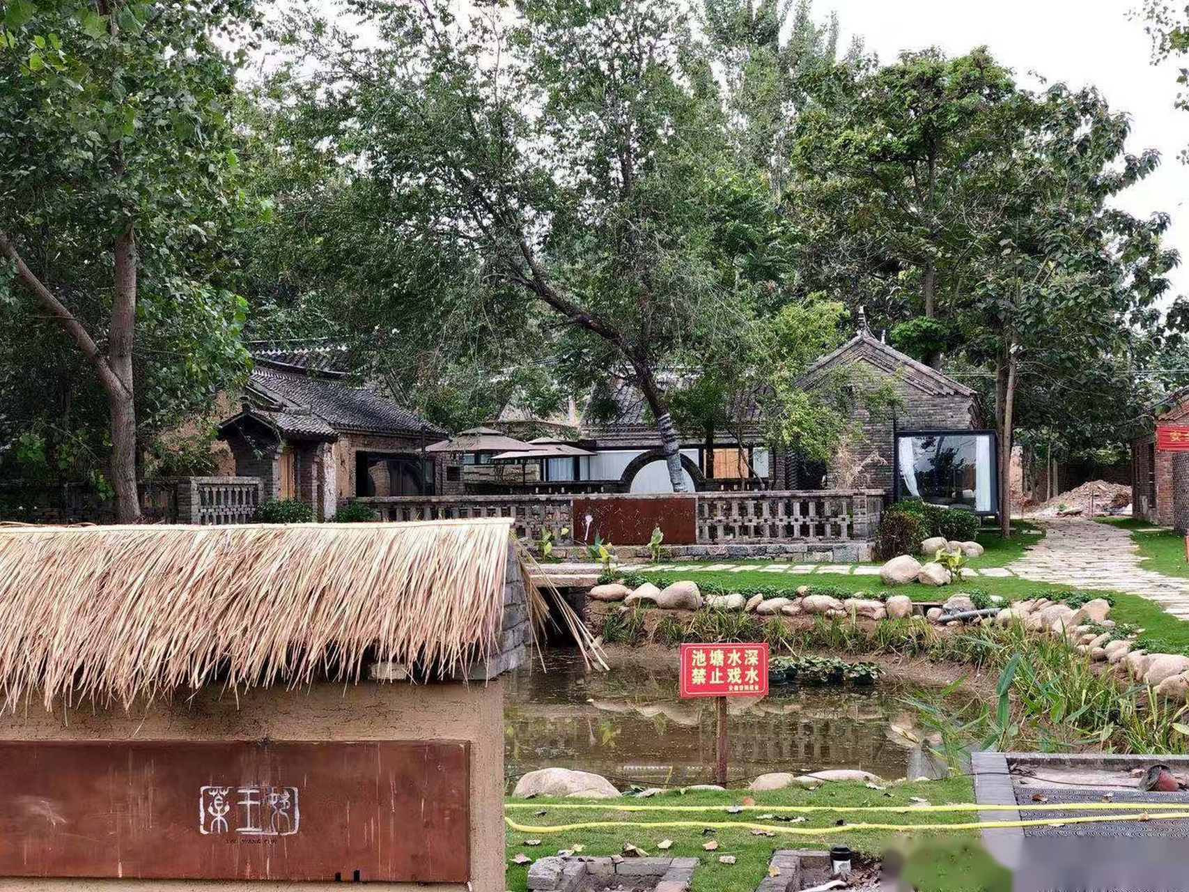 亳州谯城区古井镇:乡村旅游好风景 村民生活大改变"以前呐,路面坑坑