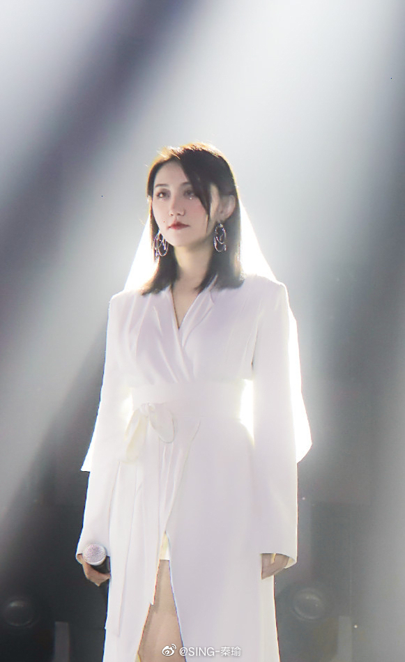 秦瑜 sing秦瑜#全民k歌# the show must go on  那么,就祝大家永远