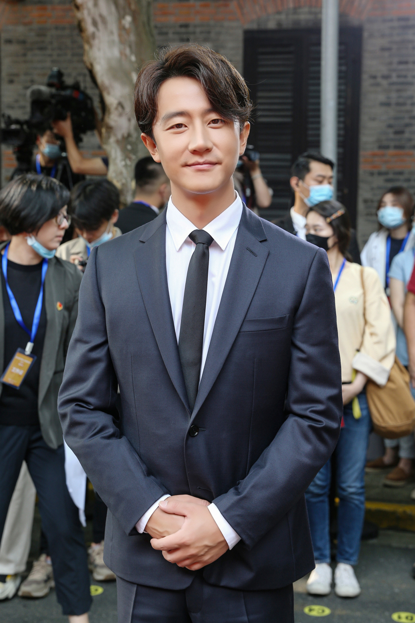 黄轩 @黄轩 出席建党百年献礼片电影1921电影-1921 开机发布会.