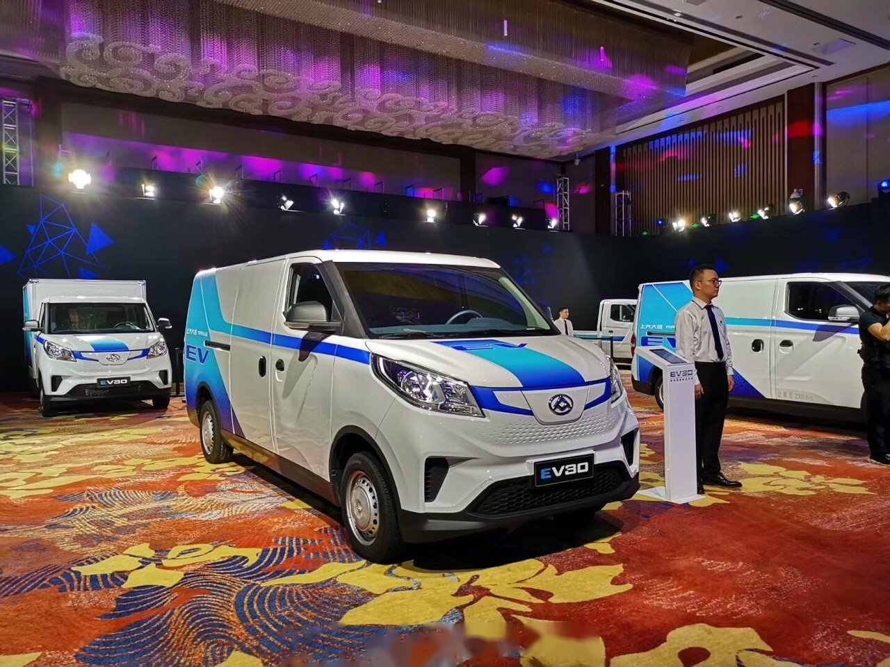 上汽大通此次上市的ev30系列可延伸成微客,微卡以及方厢车,这也是纯电