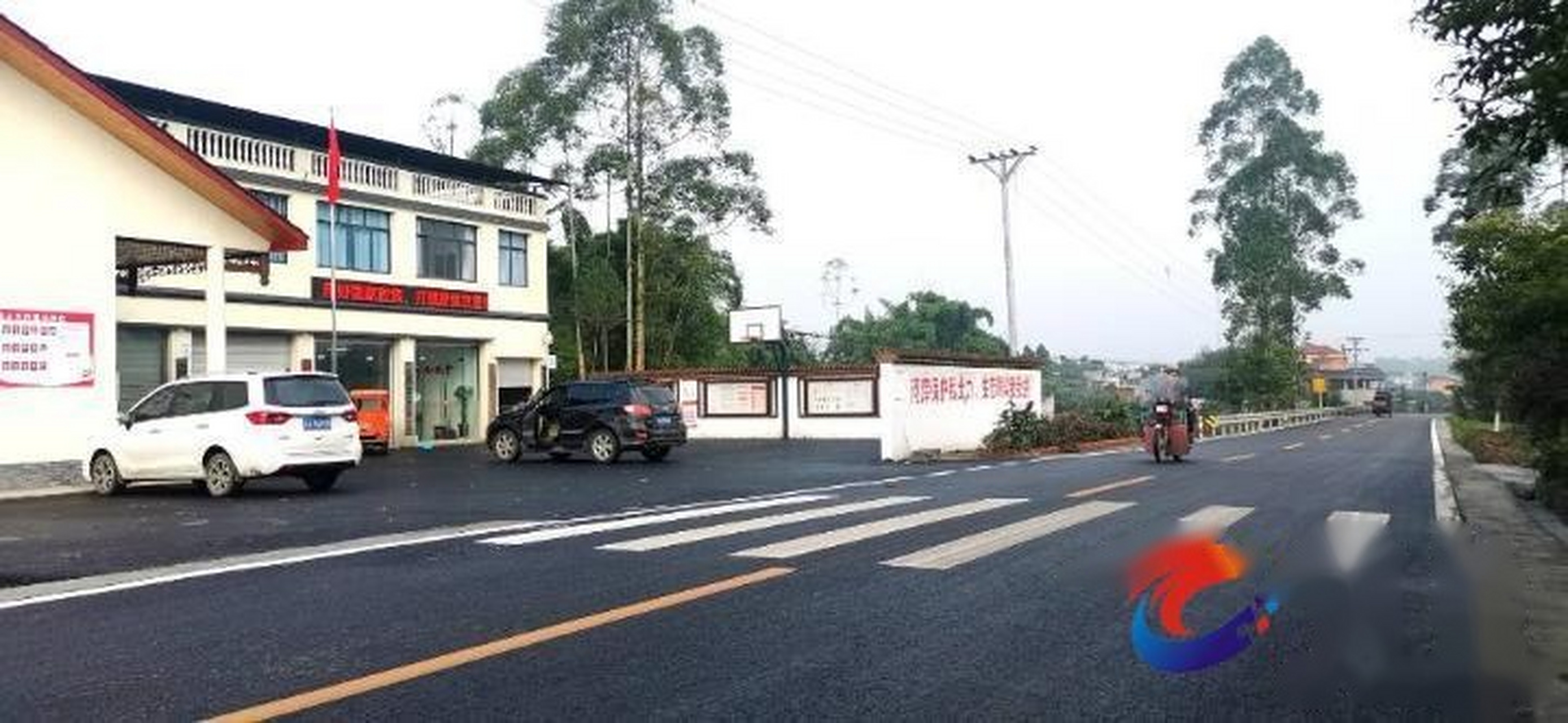 按照铜梁区"三年交通大会战"下达的目标任务,虎峰镇组织干部群众有序