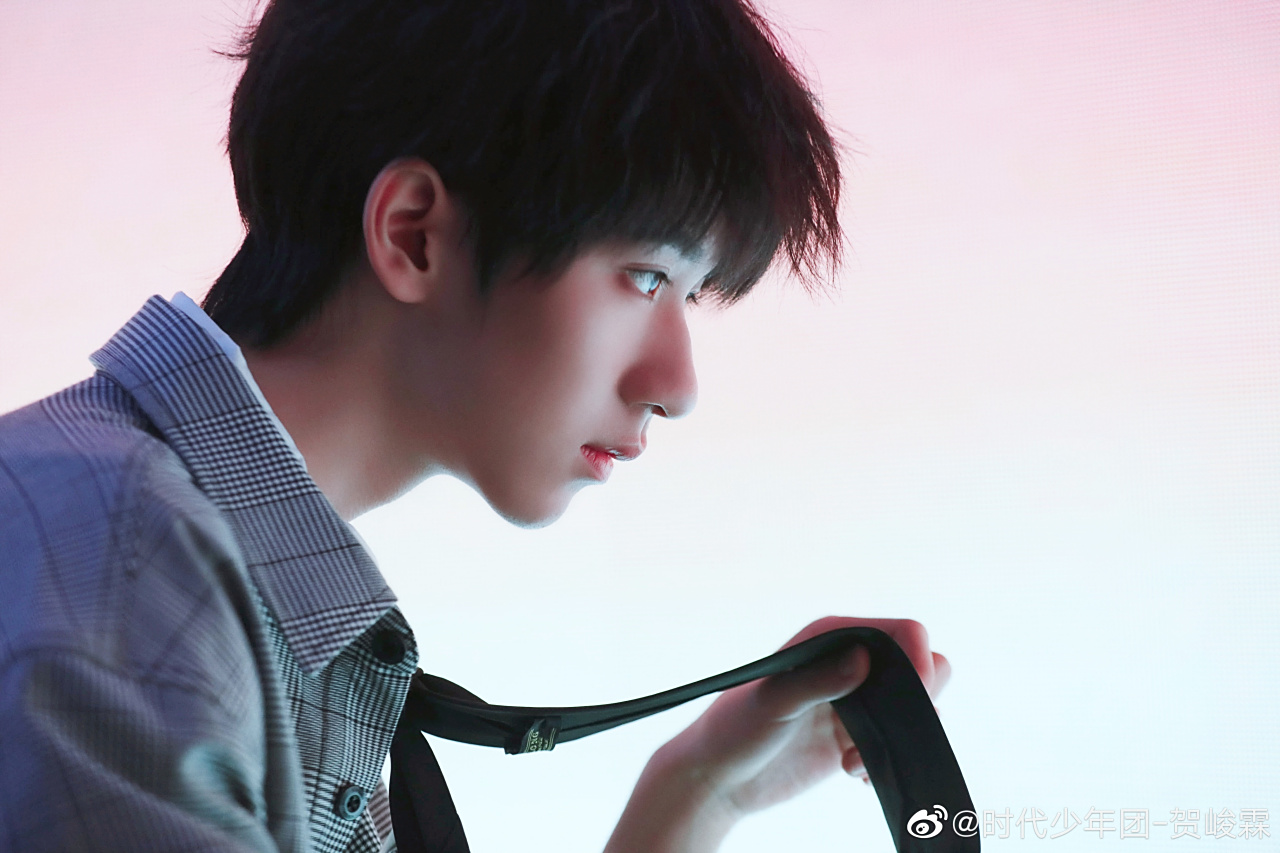 我,贺峻霖,从今天起,也是背后有300万僵尸大军的人了～ 谢谢我的小