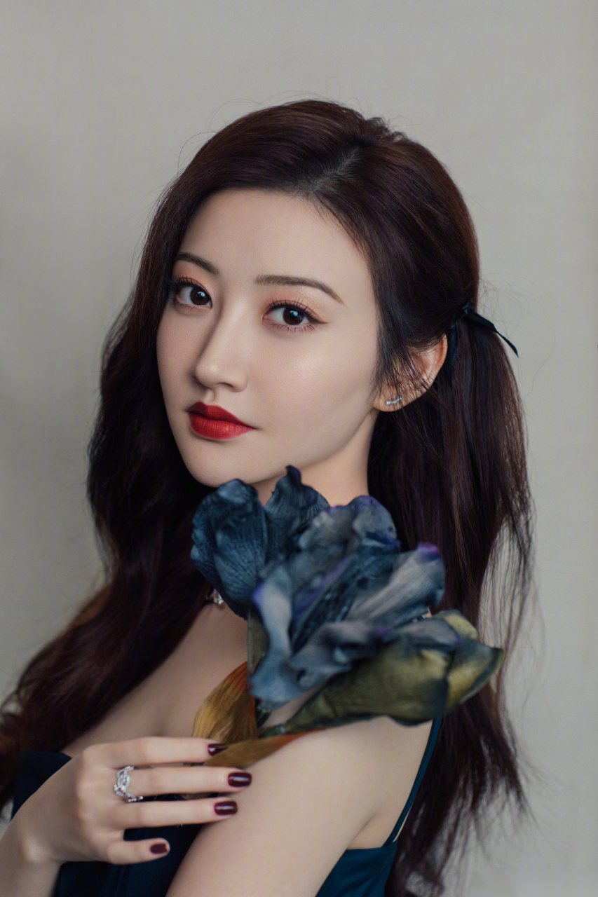 很高兴能够率先领略流光溢彩的迪奥梦之设计师展览,这