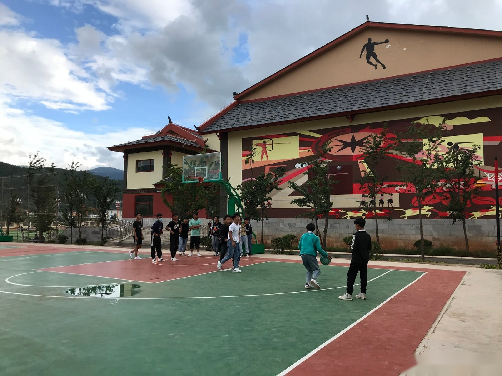 【"小凉山"宁蒗:最好的房子是学校 "海安舅舅"为孩子点亮梦想】有"小