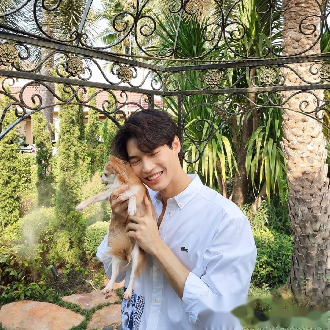 泰娱乐头条泰国事儿 首次在电视剧中担任主演便一炮而红的奶油小生win