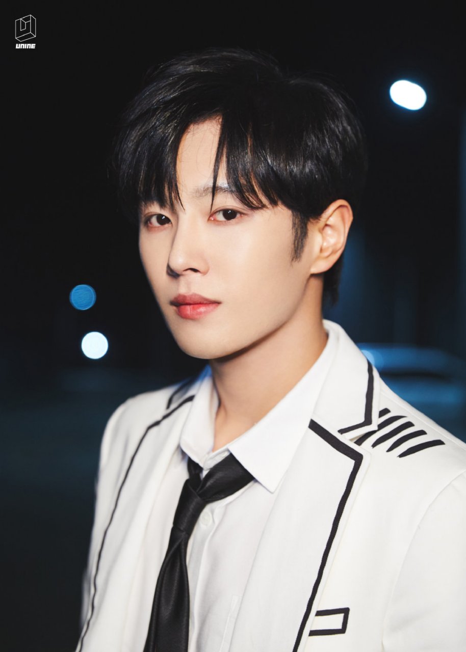 unine# #李汶翰#  西装领结彰显绅士魅力 个性漫画