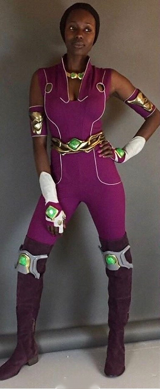 推特网友放出了一张疑似《泰坦》第二季"星火"新造型的图片～  圈哥说