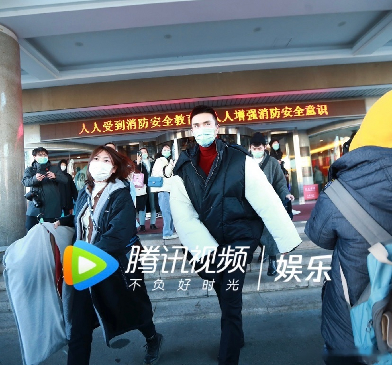 2021央视春晚彩排#是换好装扮的@高伟光 ,祝联排顺利[太开心]#高伟光