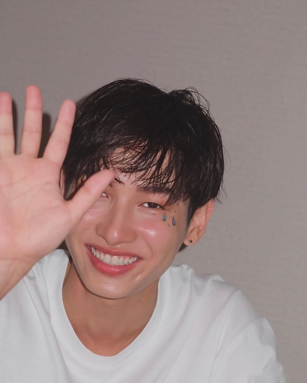 泰国新冠疫情还未平息,一众泰星仍在保持居家状态.