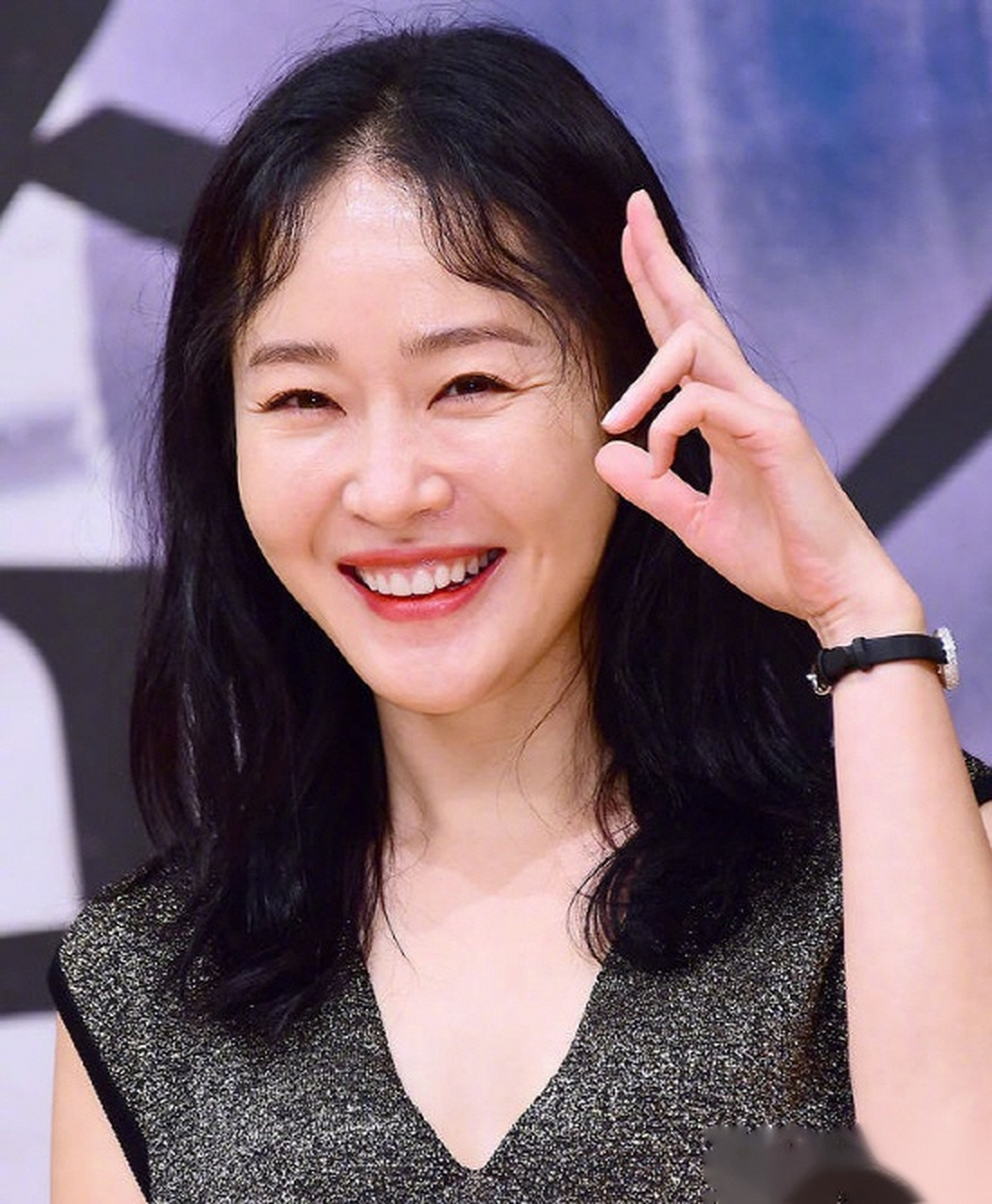 严智苑有望出演mbc新水木剧《春天来了,春天》,与李宥利合作.