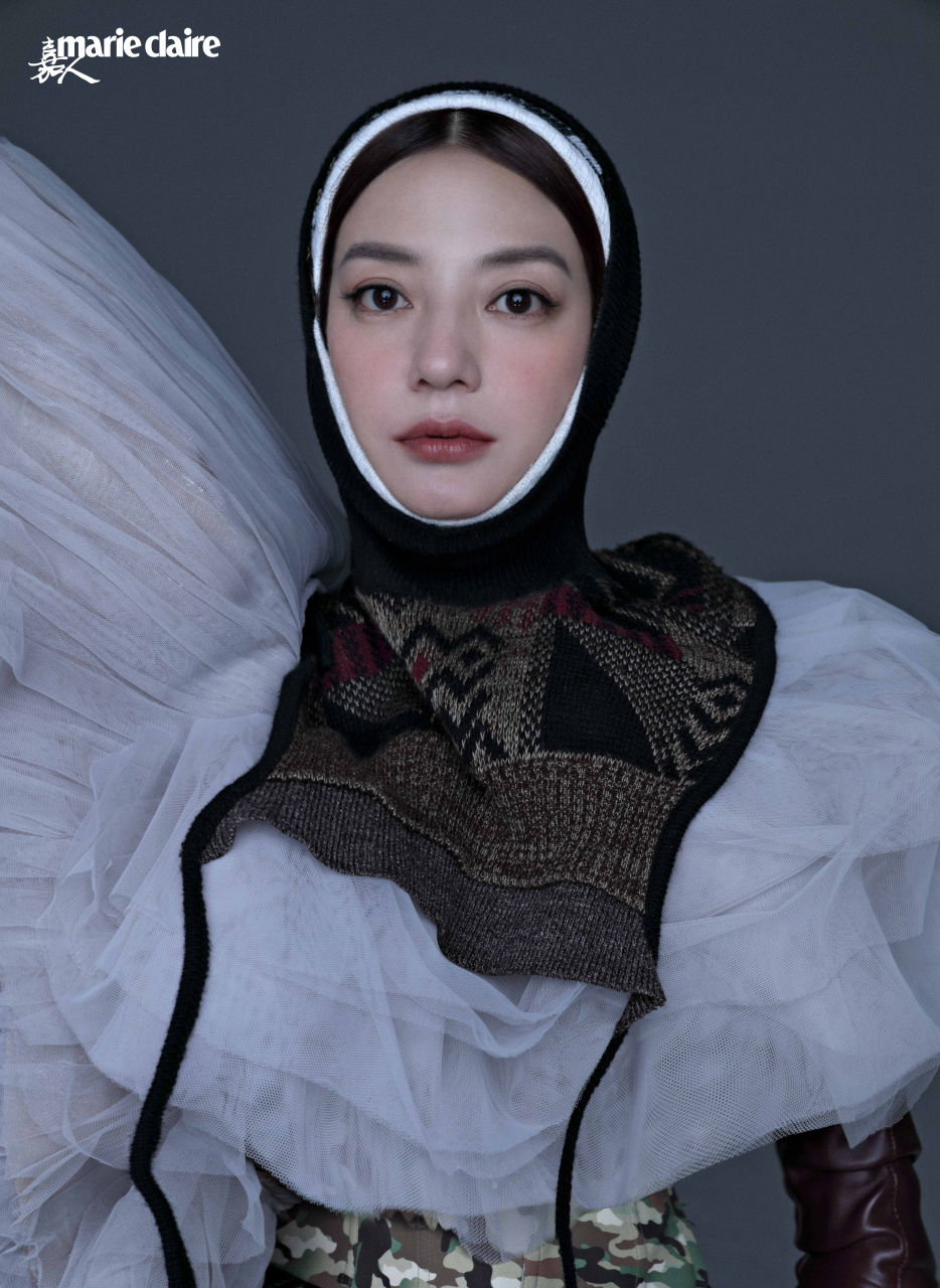 赵薇嘉人开年封#赵薇继2014,2018年登上《嘉人》开年封后,再度拿下