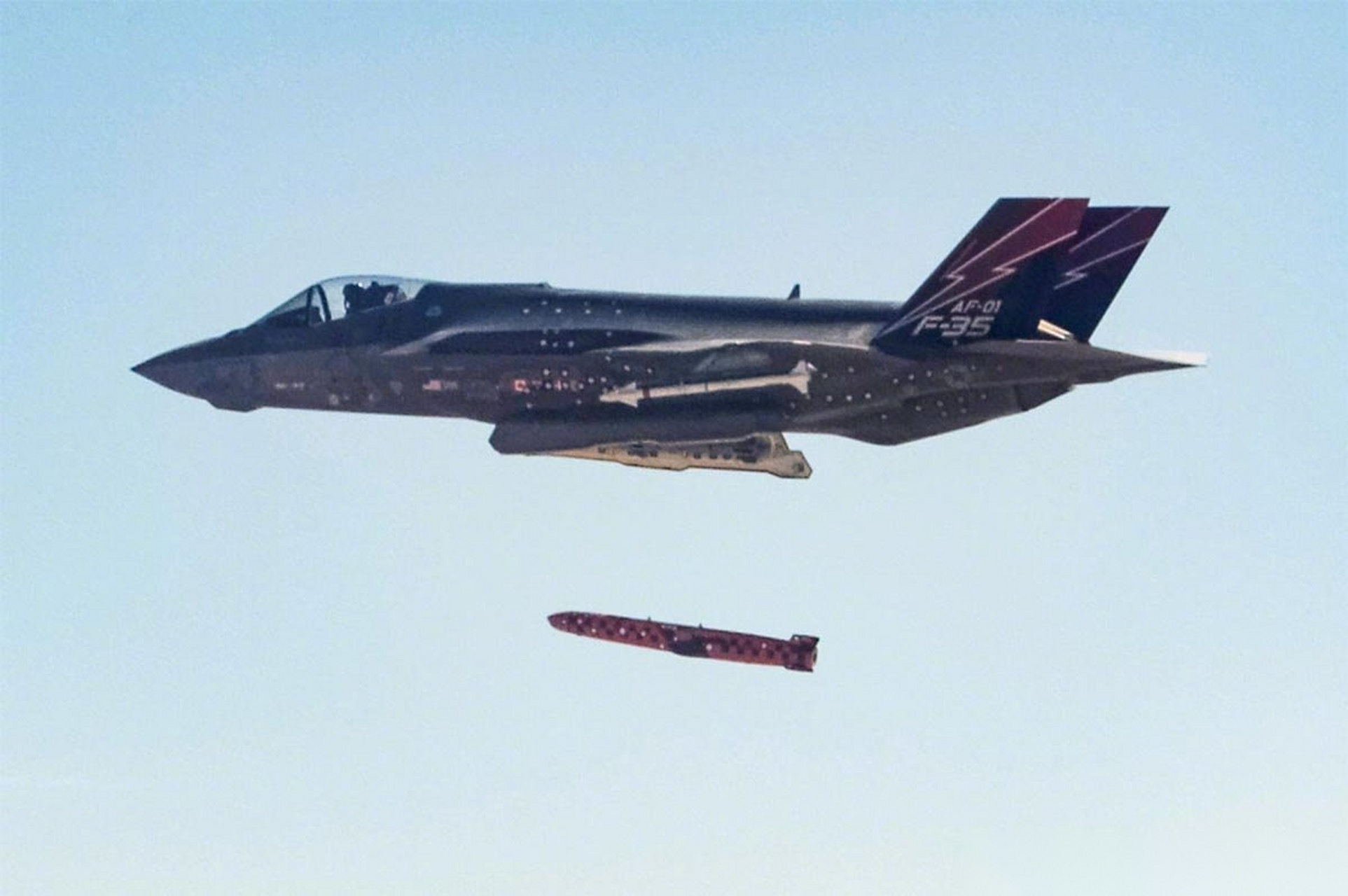 f-35a首次试射jsm巡航导弹