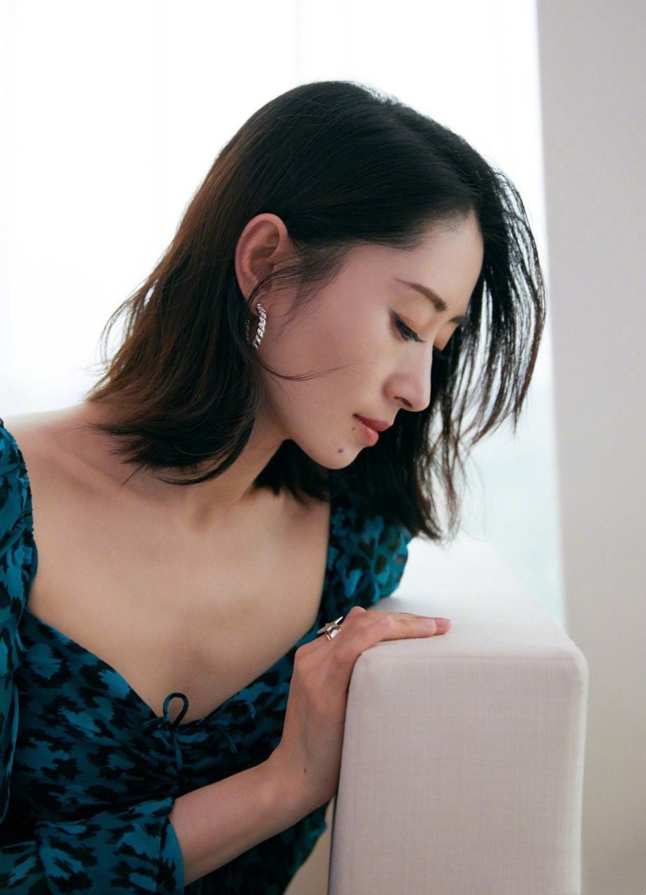 在南方日报的采访中描述:大家认知里中年女演员会遭遇