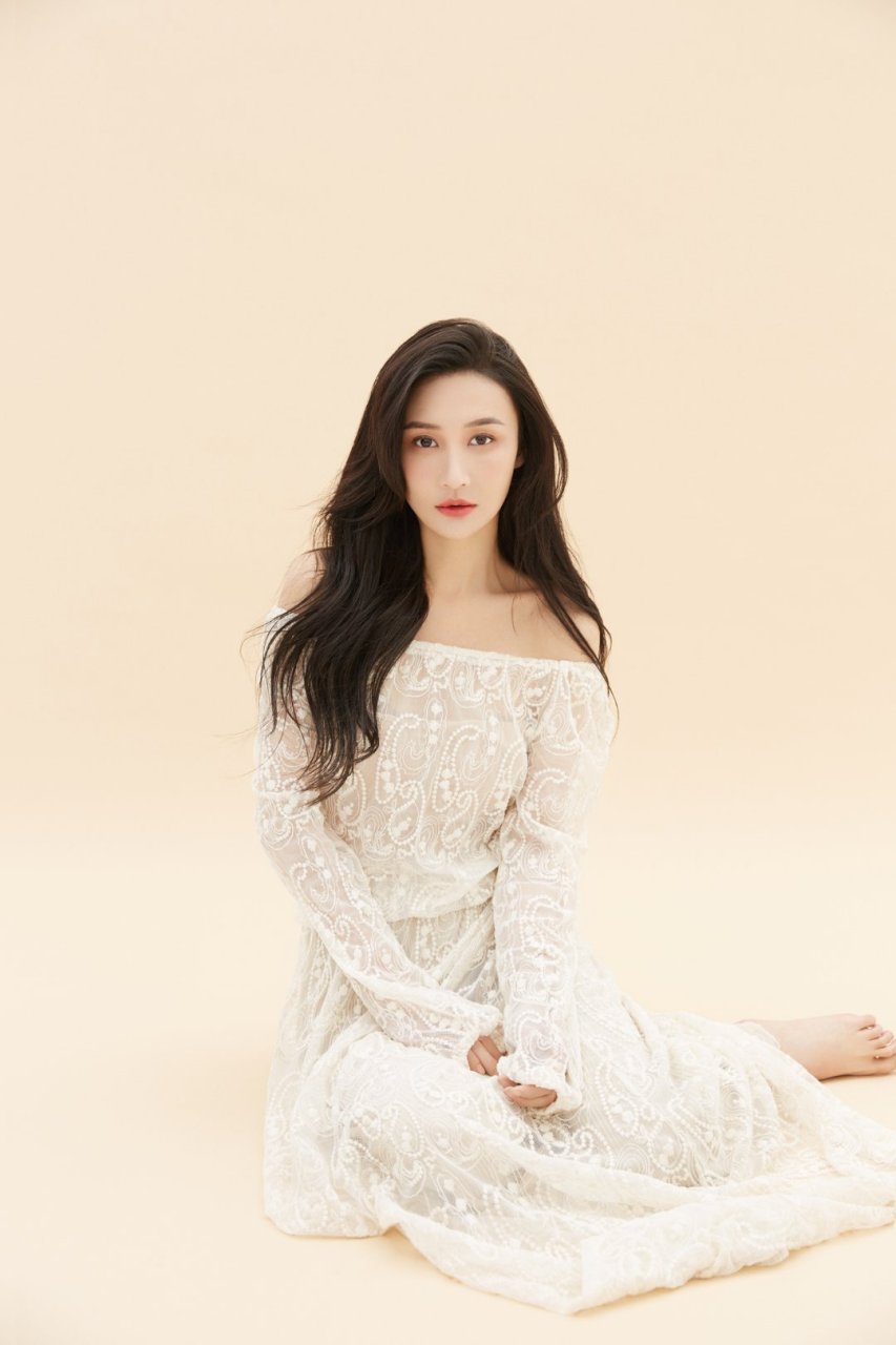 演员牛萌萌参与"环球共楚声"湖北公益直播活动正能量的小姐姐热情分享