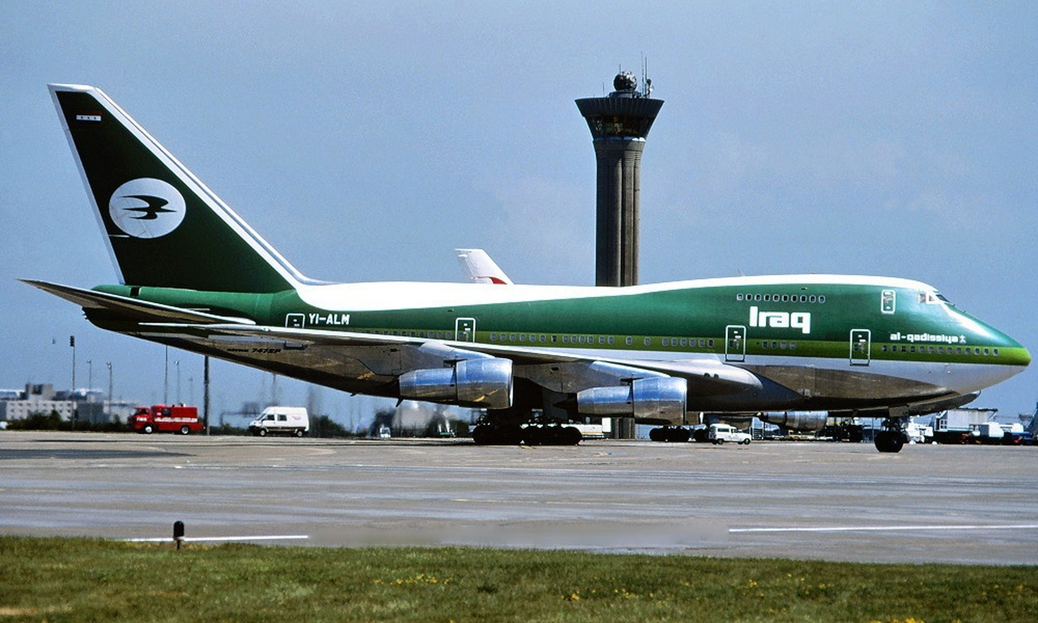 1989年7月1日停在法国巴黎机场的伊拉克航空al-qadisslya号波音747sp