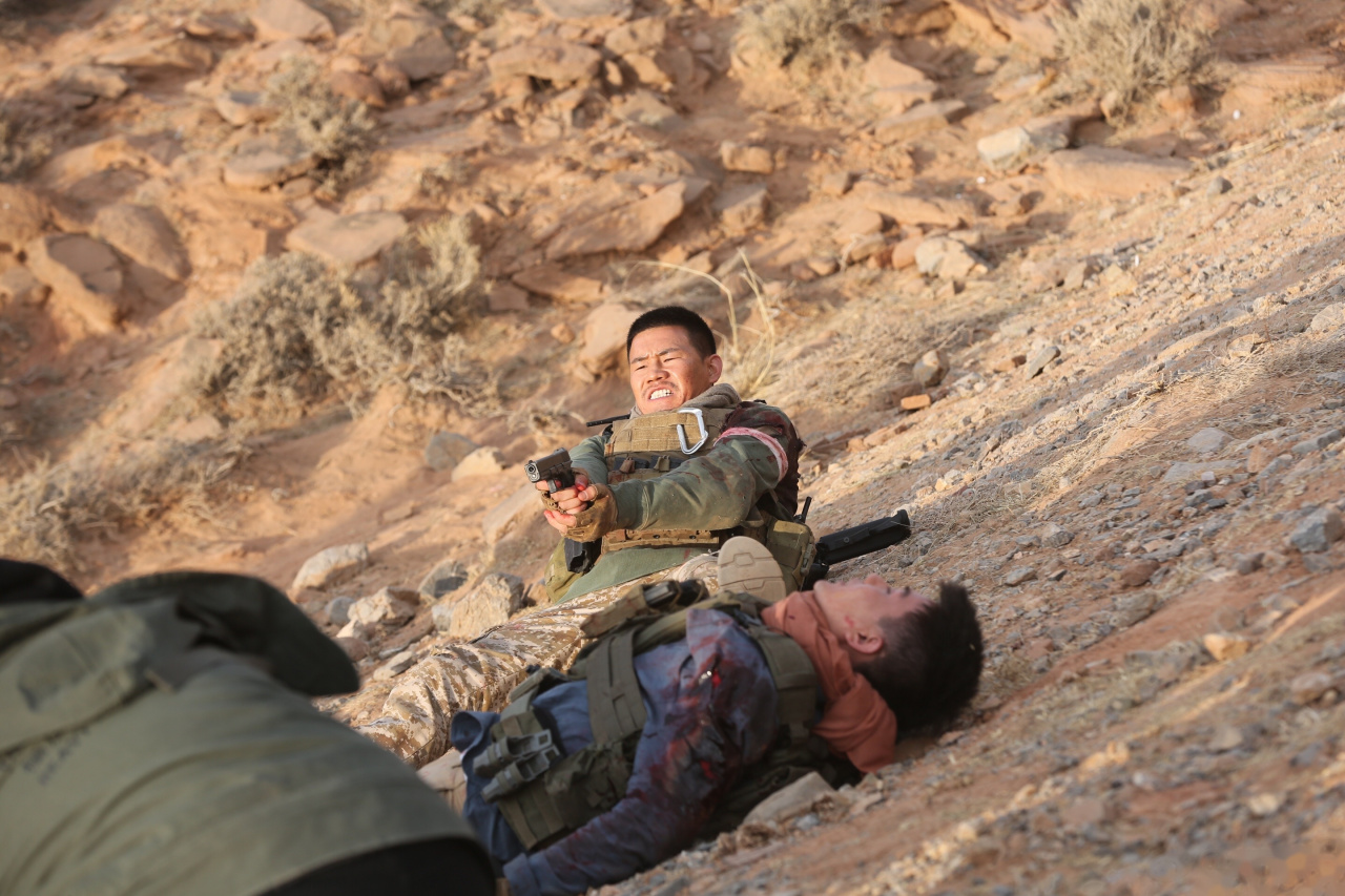 参与拍摄电影《猎鹰突击》,非常庆幸自己能生活在强大和平的国家,今日