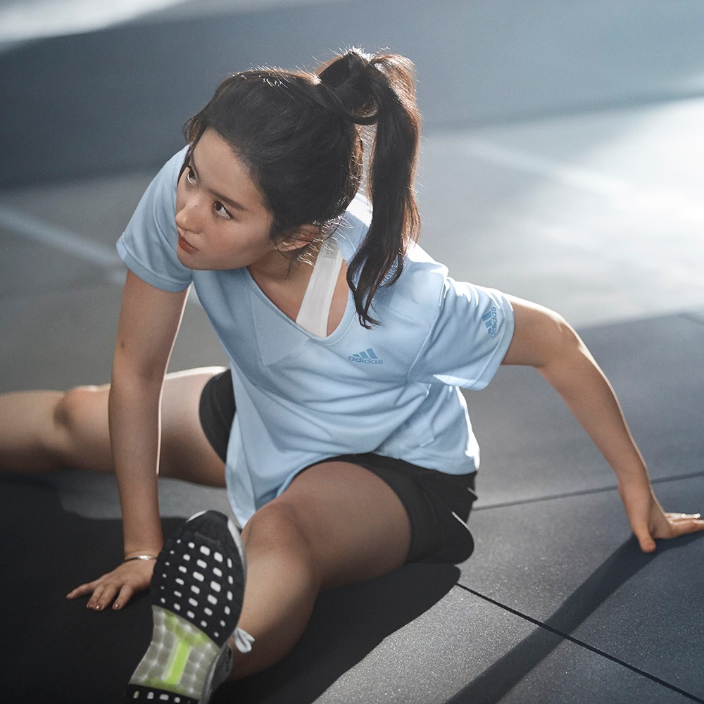 无惧酷暑, 无畏挑战  勇敢走出自己的步调 刘亦菲adidas 全新广告大片