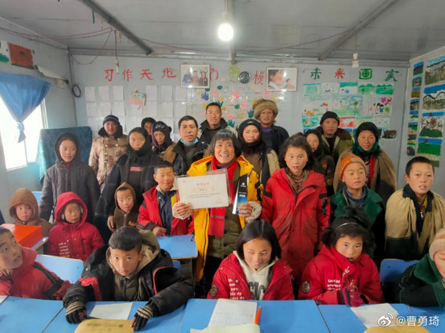 她叫谢彬蓉,今年50岁,重庆人,是一名从空军择业