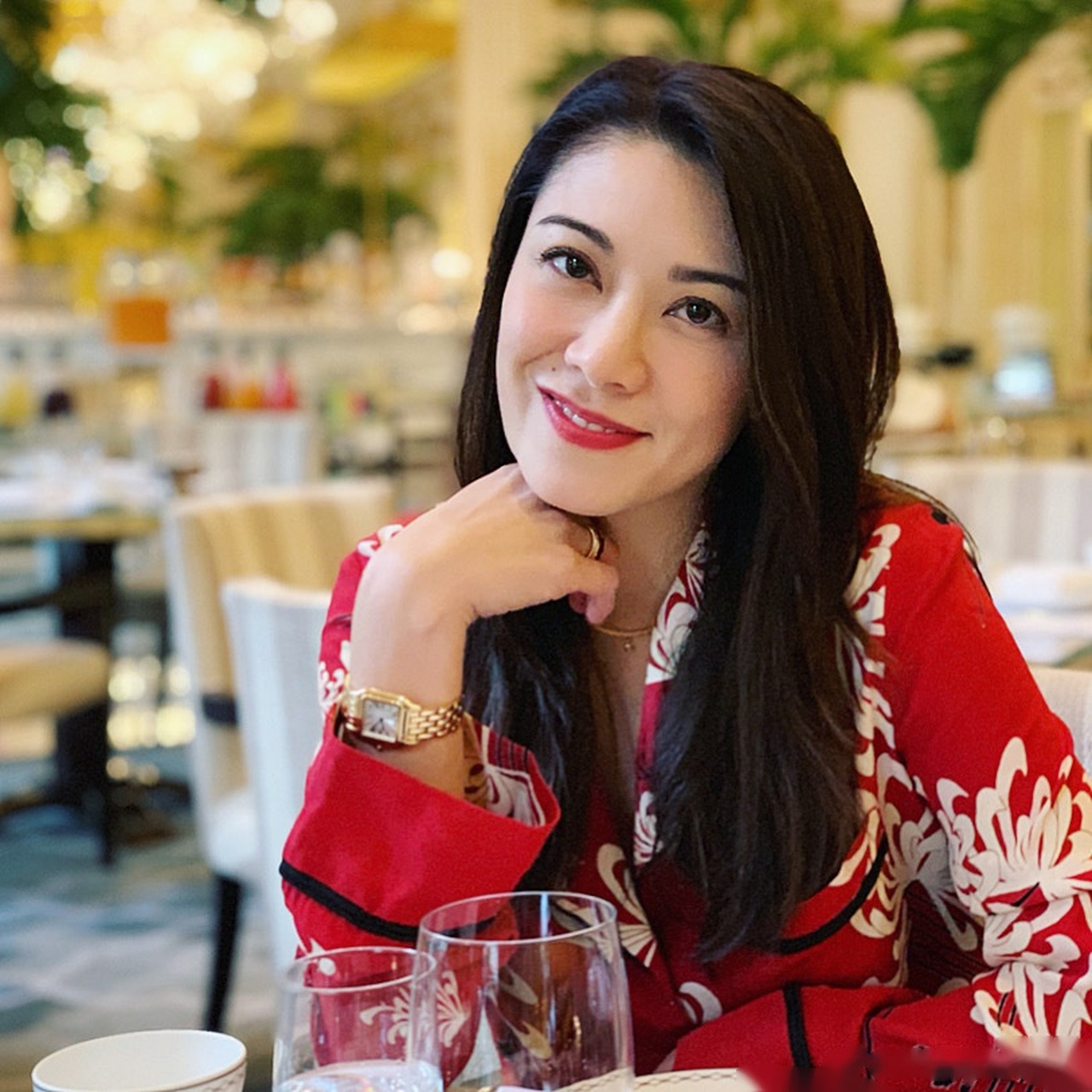 "there is a shade of red for every woman"—audrey hepburn 每個