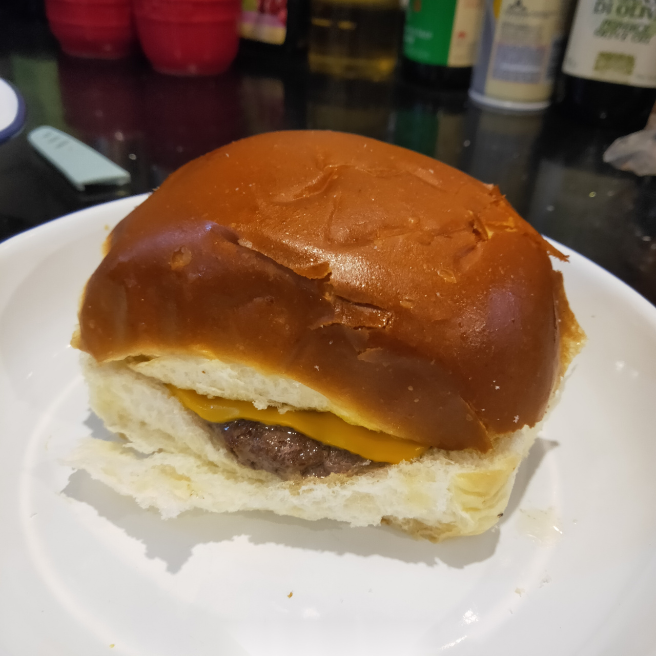 用老式面包做的牛肉芝士汉堡 叫slider