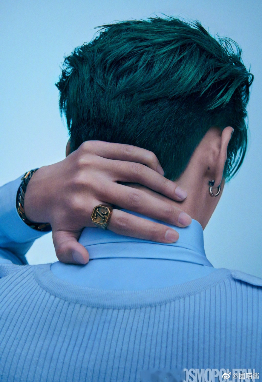 吴亦凡绿发吴亦凡又来营业啦!