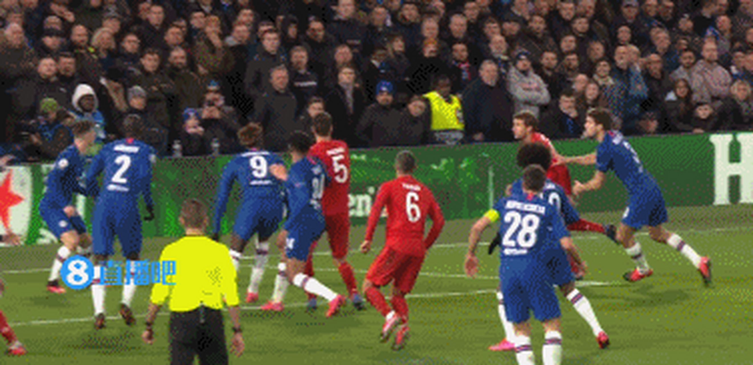 状况百出?克里斯滕森禁区手球裁判无表示,科曼跑动疑似大腿拉伤.