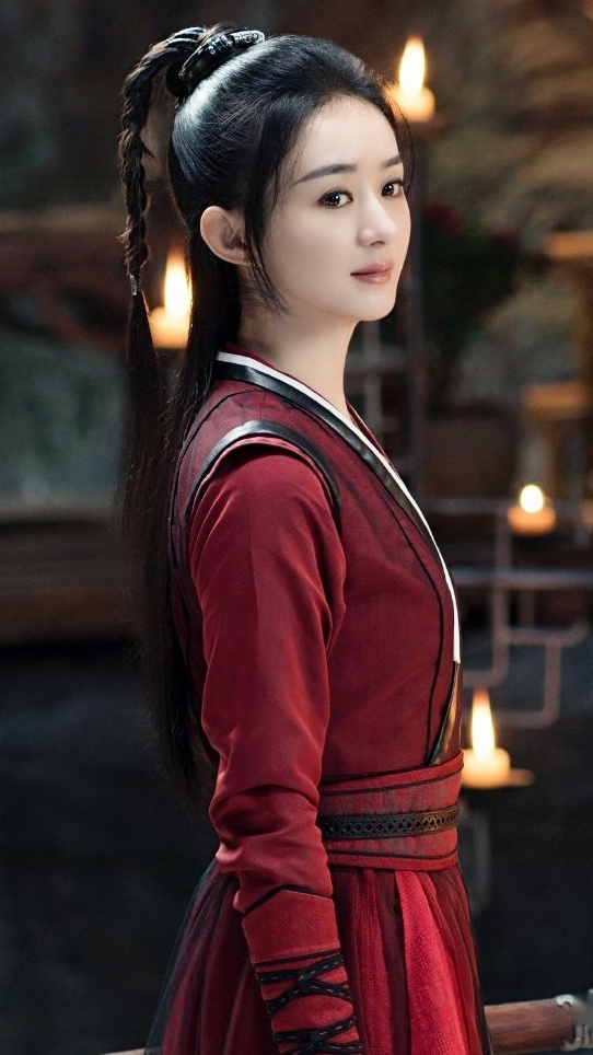 有翡角色剧照##赵丽颖周翡#   超级期待有翡,这位带刀女子冲鸭!