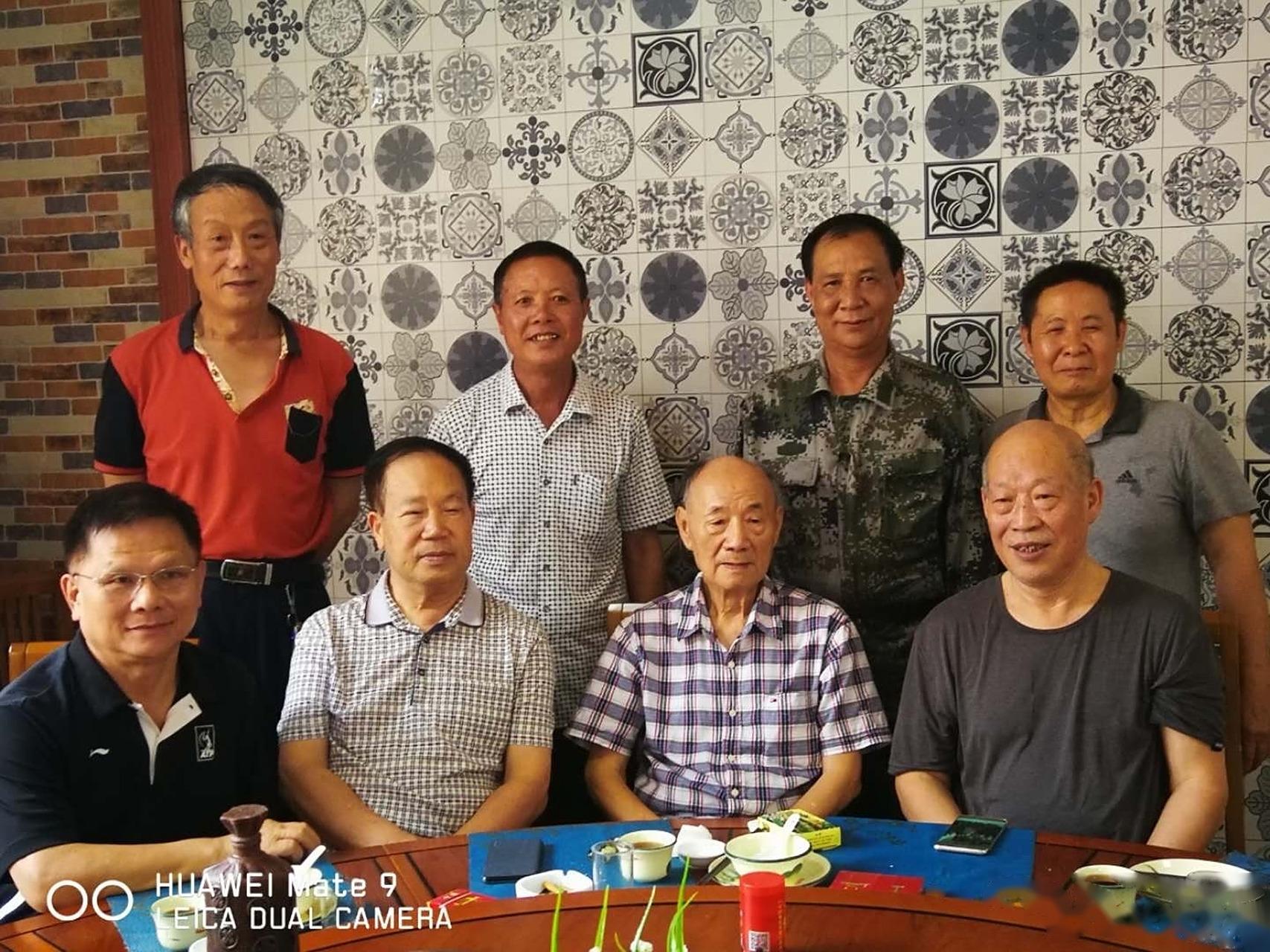 2019年5月月,邓党成老政委和肖运洪司令员在广西南宁.