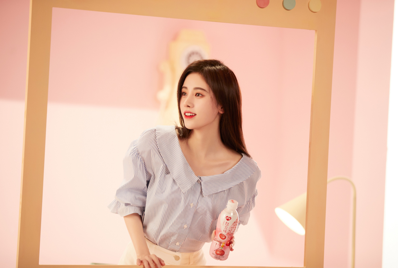 鞠婧祎 银鹭奇遇妙享系列的品牌代言人@鞠婧祎 的「真香」福利易殚