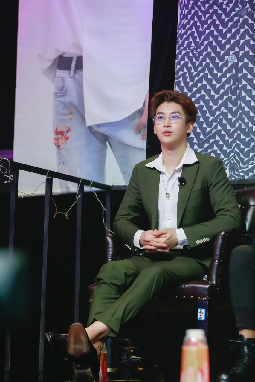 今晚《天天向上》#追逐梦想的哥哥#,@uniq周艺轩 热血回归,助力哥哥们