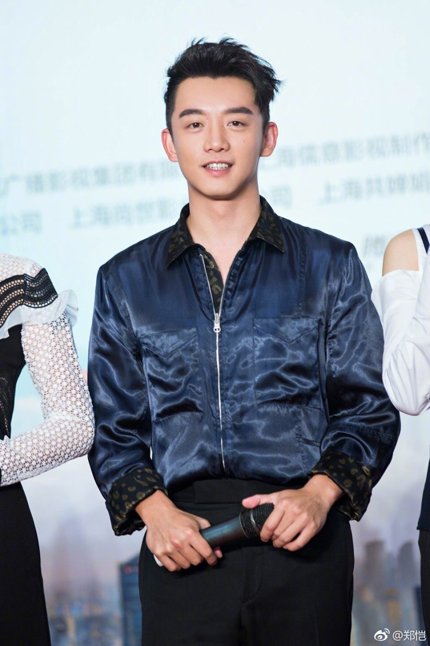 郑恺@郑恺 婚后竟然不知不觉变双眼皮了~时尚大片中的小猎豹,一么穿