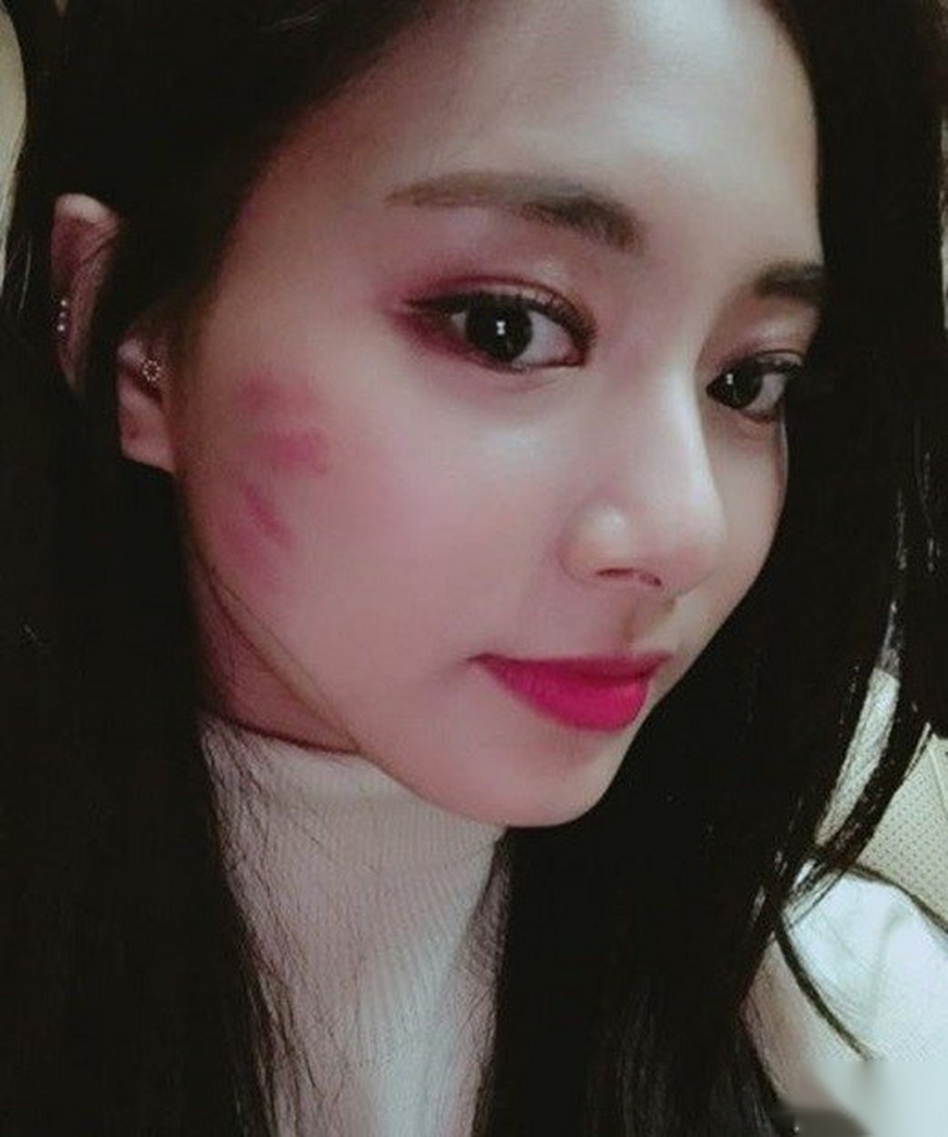 twice周子瑜晒浓妆自拍照 ,庆祝进jyp六周年