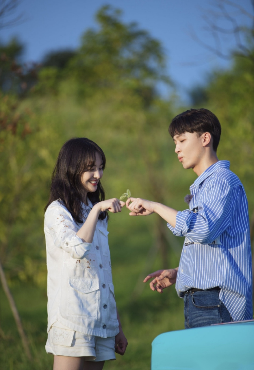 郑爽 我搞不定上海男人,和胡彦斌的恋情过去这么久,郑爽还是有积气