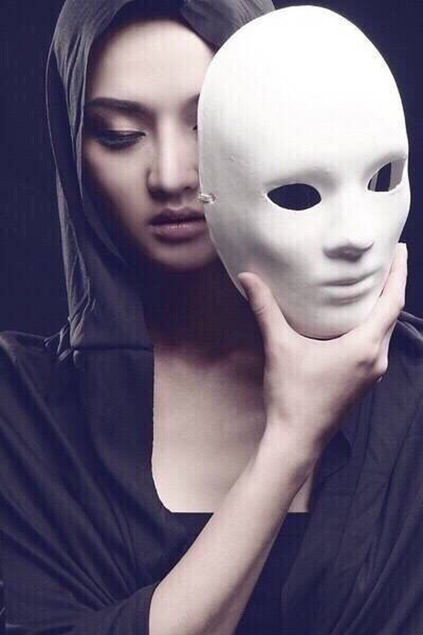 " 揭穿你多么没意思,我还是喜欢笑着看你演 "