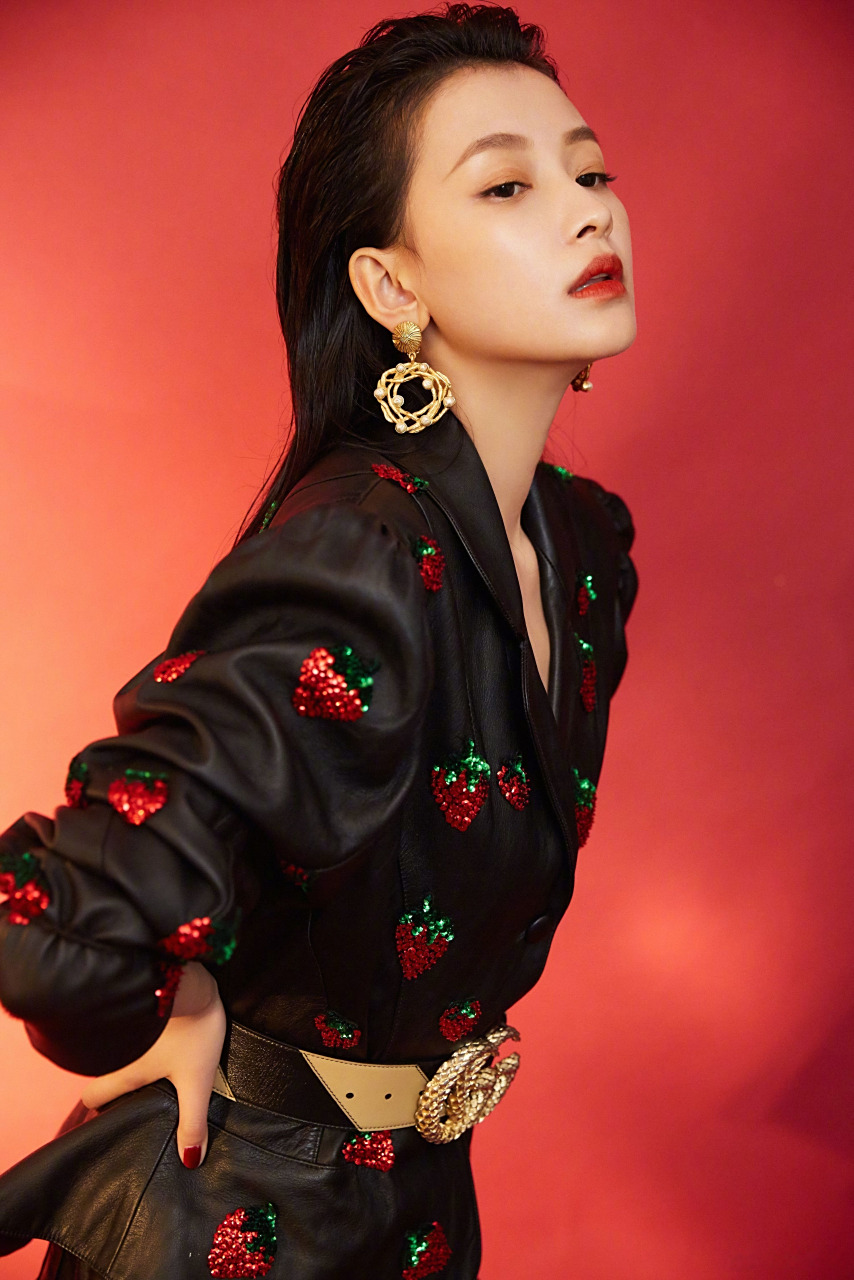 孙怡是可爱却不屈于命运的张果果,是善良温婉的姜生