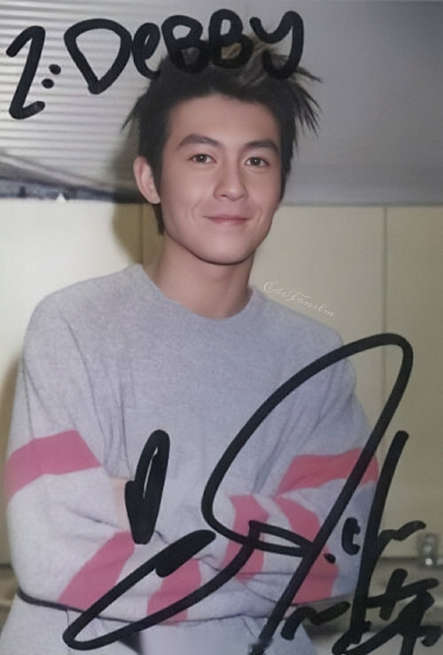 陳冠希亲笔签名走一波……………………………