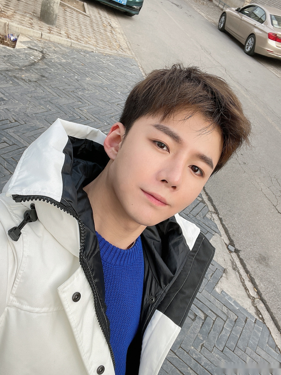 蔡乙嘉拍了拍"你"