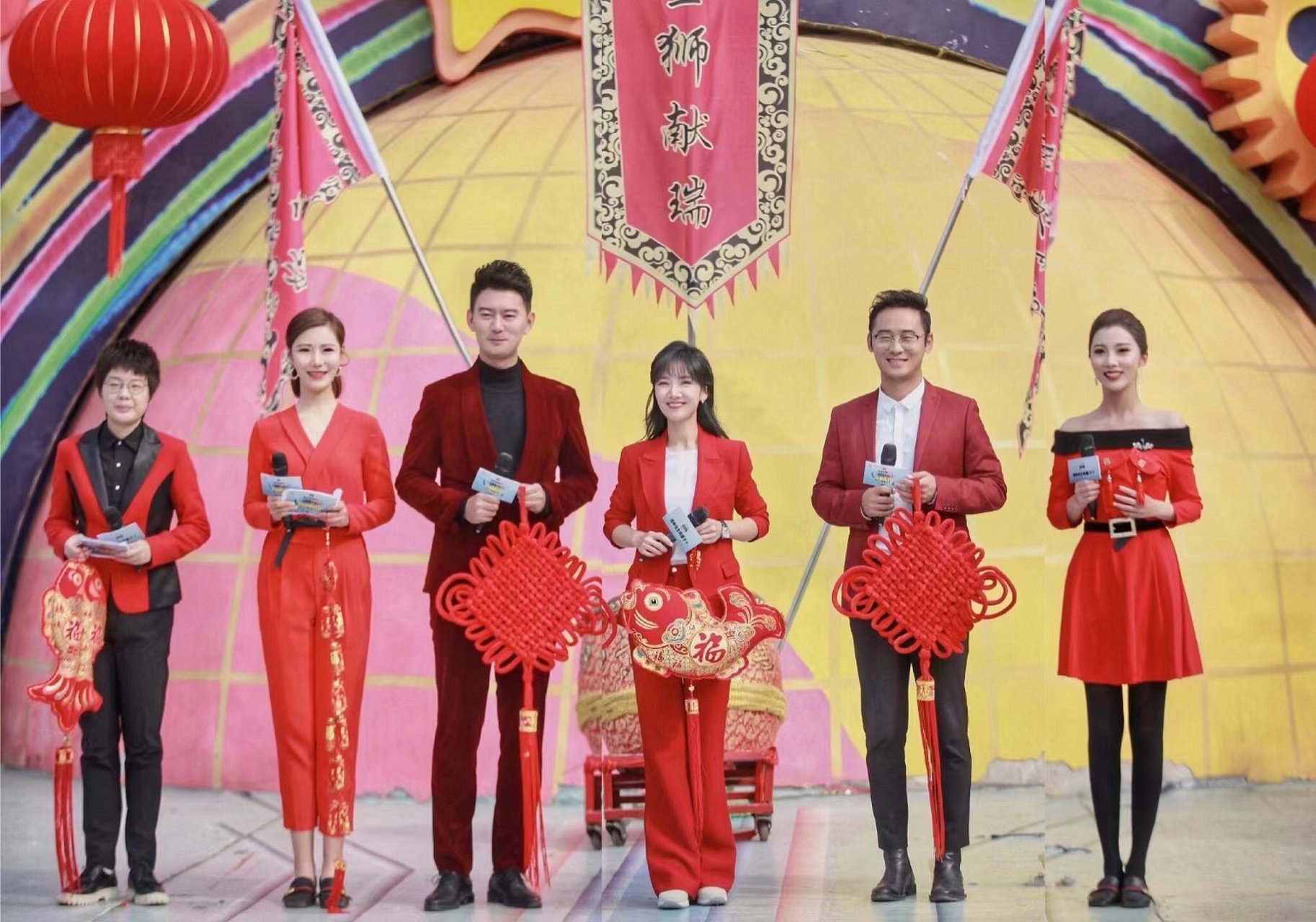 张灯结彩闹新春,合家团圆享天伦!冲冲家族给大家拜年啦!