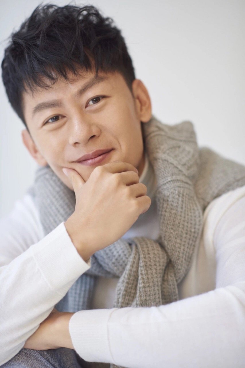 凭借在热播剧《永不磨灭的番号》中对孙成海一角的精彩演绎,演员李健