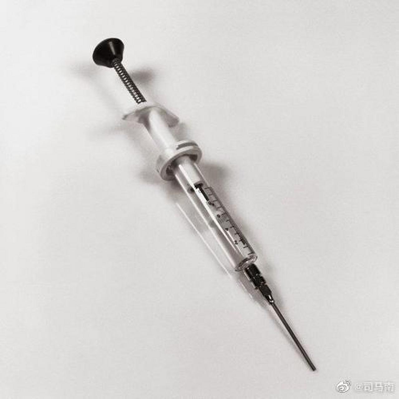 防治新冠接种疫苗需要大量针头注射器,美国国会议员惊讶地发现,80%的