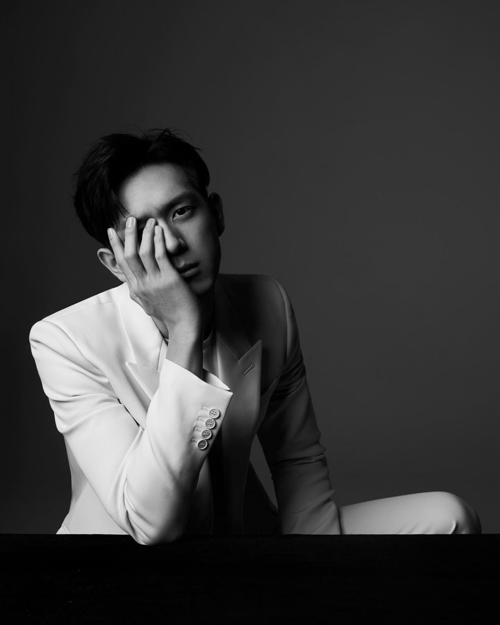 明星也是普通人,一样需要有自己的私人空间,请多多关注李现作品.