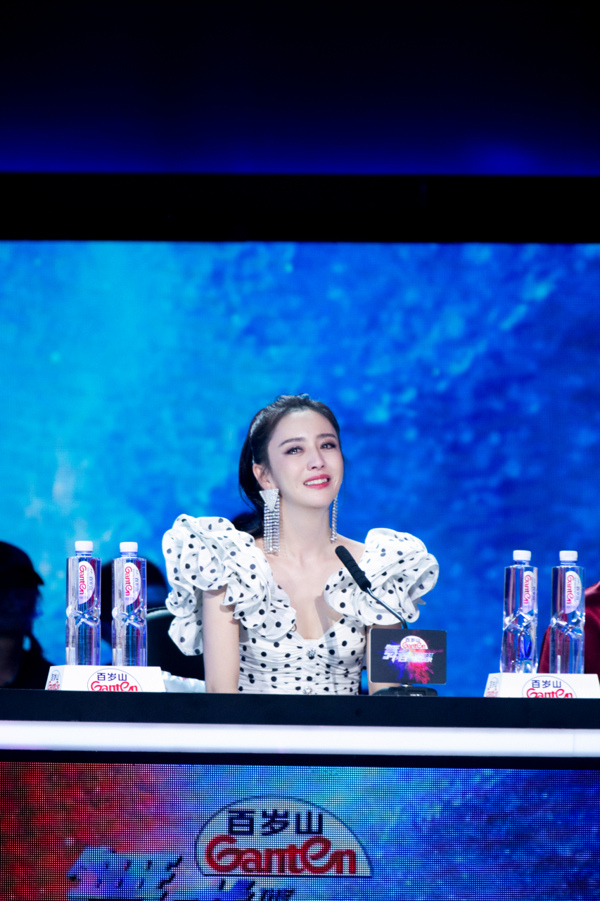 佟丽娅舞者舞者们专注投入每一次排练,在舞台上迸发积攒的能量,用心